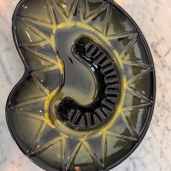 Large amoeba shaped drip glaze avocado green ashtray by Beauce Canada 2119. - Picture 3 of 9